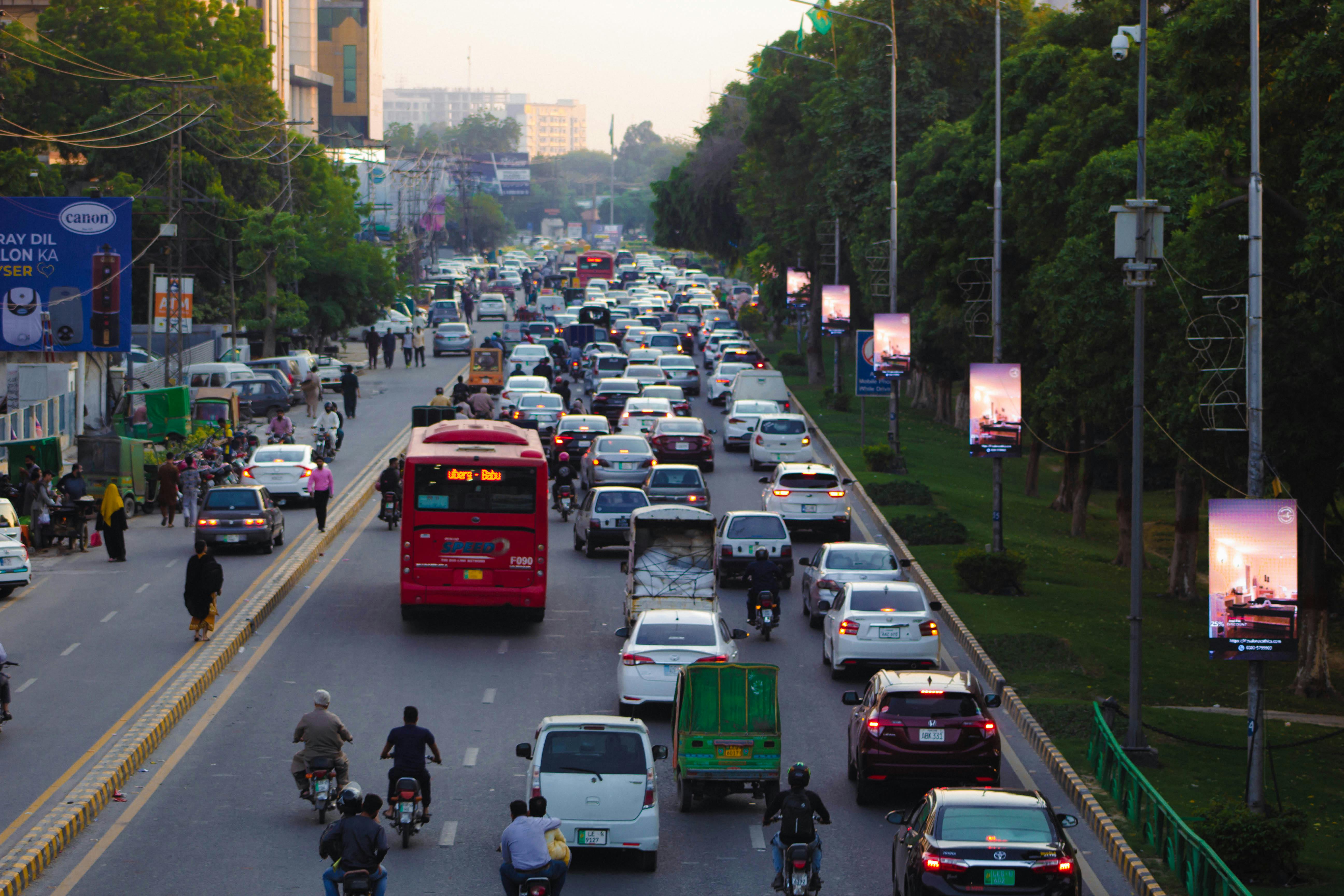 AI DOOH Audience Targeting in India: How ADNOXY Scores It